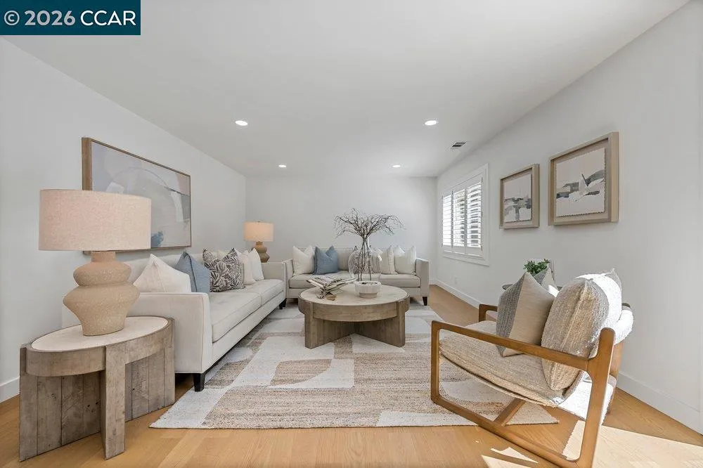 8 Ramona Dr Orinda, CA 94563