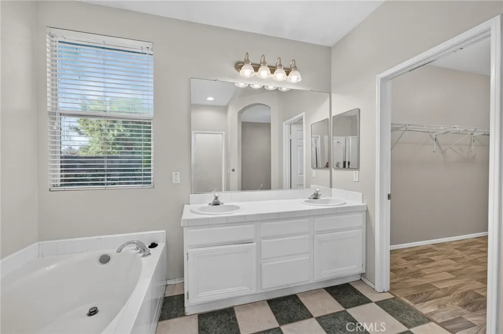 37799 Amber Lane Murrieta, CA 92562