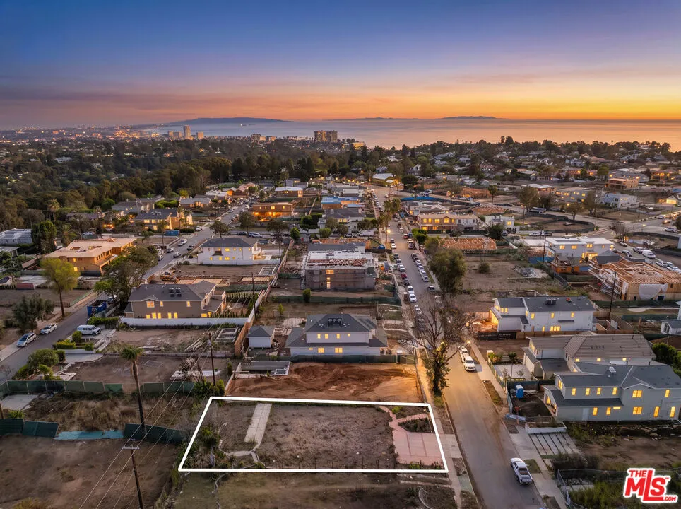 850 Hartzell Street Los Angeles, CA 90272