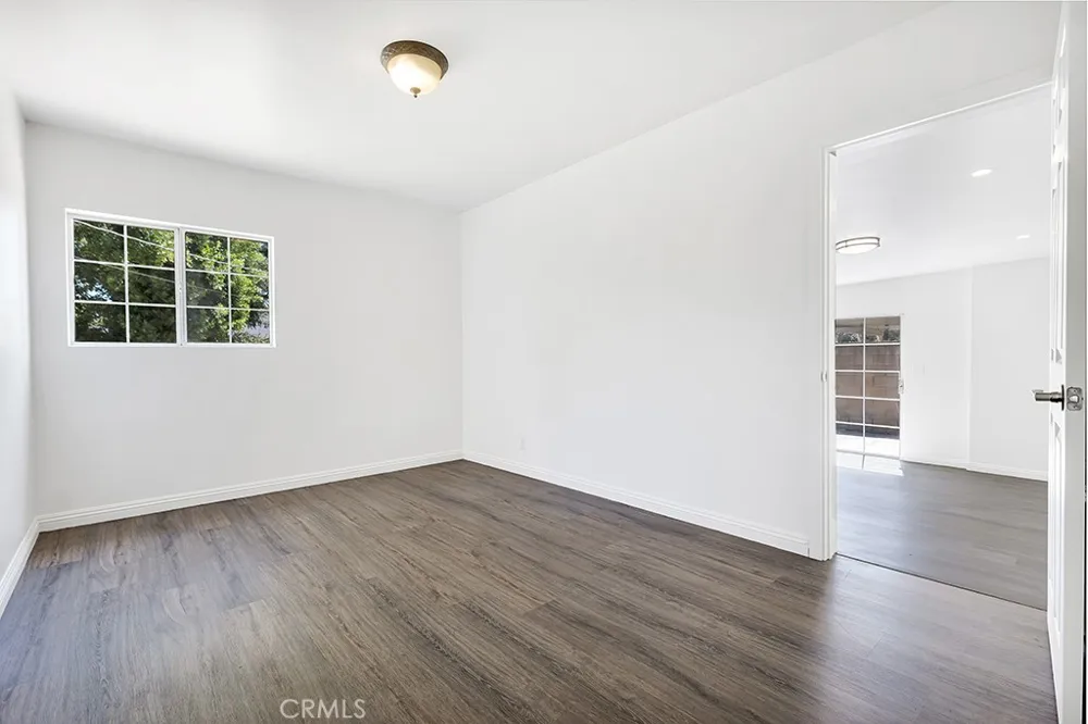 6056 Woodman Avenue Van Nuys, CA 91401