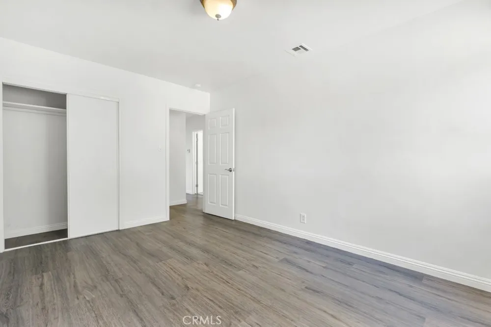 6056 Woodman Avenue Van Nuys, CA 91401