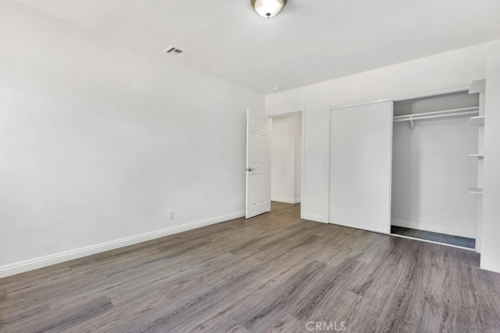 6056 Woodman Avenue Van Nuys, CA 91401