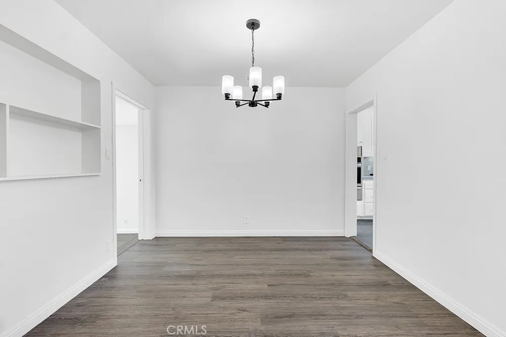 6056 Woodman Avenue Van Nuys, CA 91401