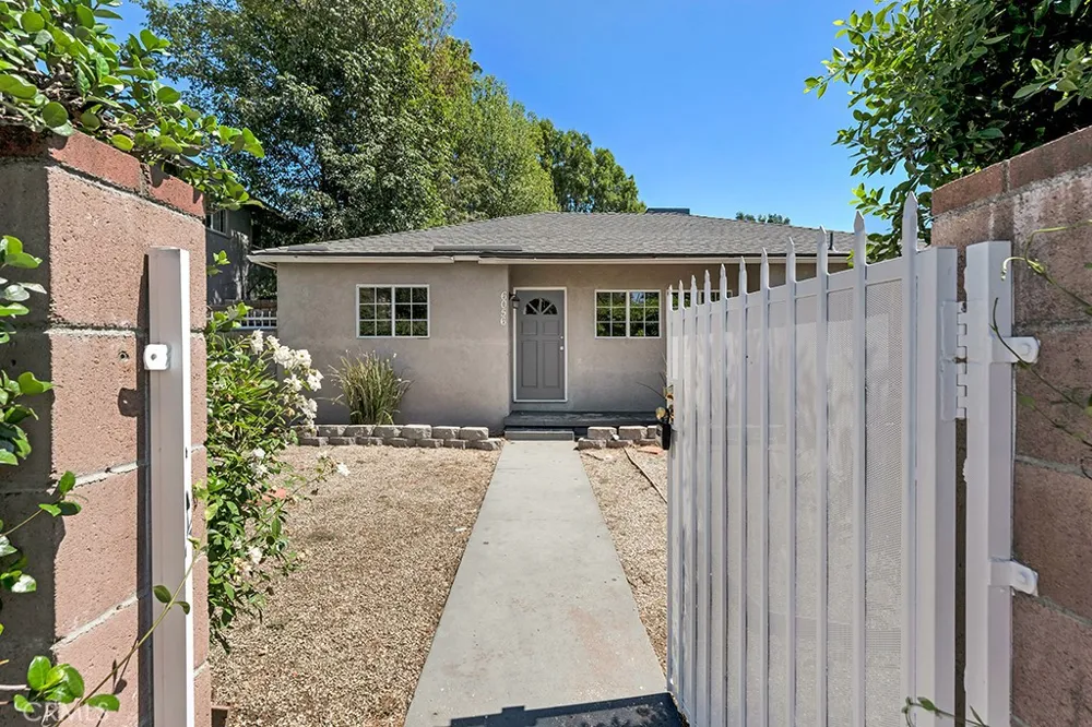 6056 Woodman Avenue Van Nuys, CA 91401