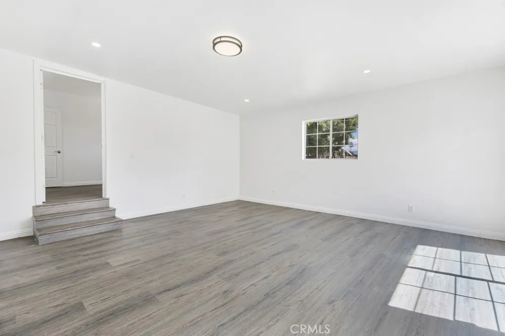 6056 Woodman Avenue Van Nuys, CA 91401