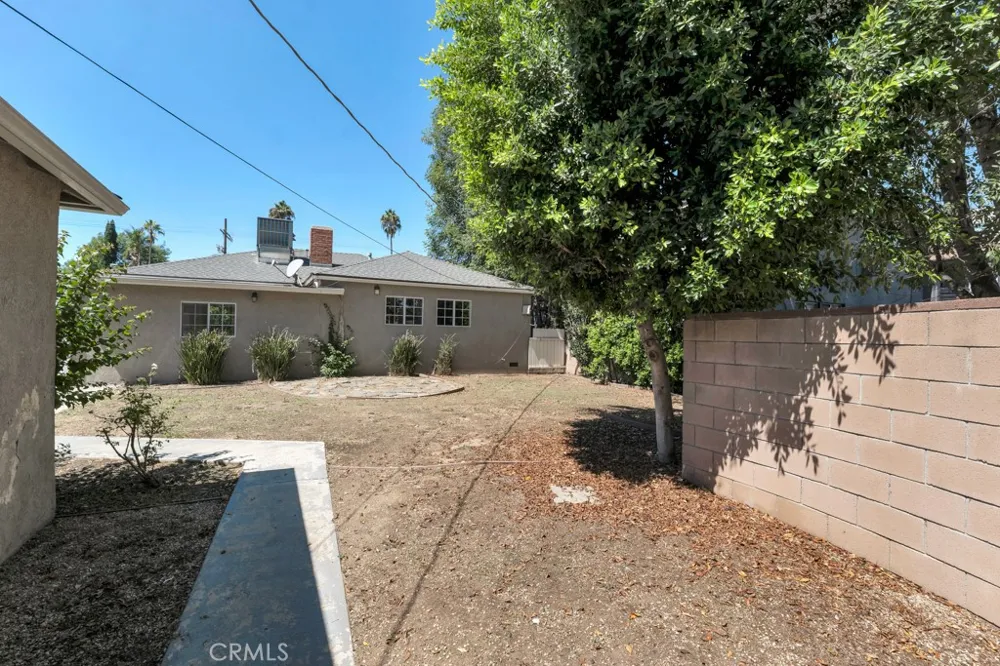 6056 Woodman Avenue Van Nuys, CA 91401