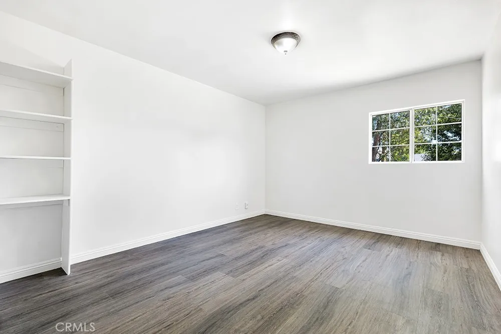 6056 Woodman Avenue Van Nuys, CA 91401