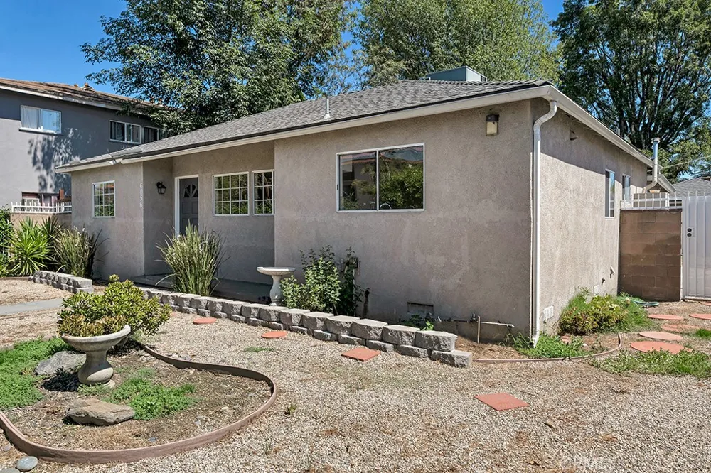 6056 Woodman Avenue Van Nuys, CA 91401