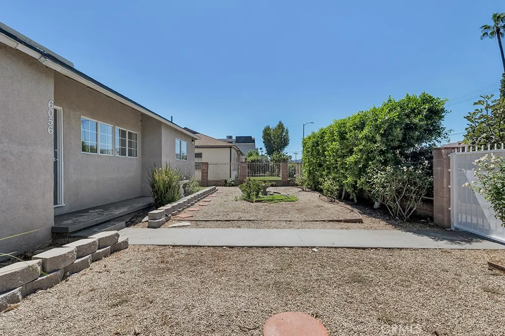 6056 Woodman Avenue Van Nuys, CA 91401