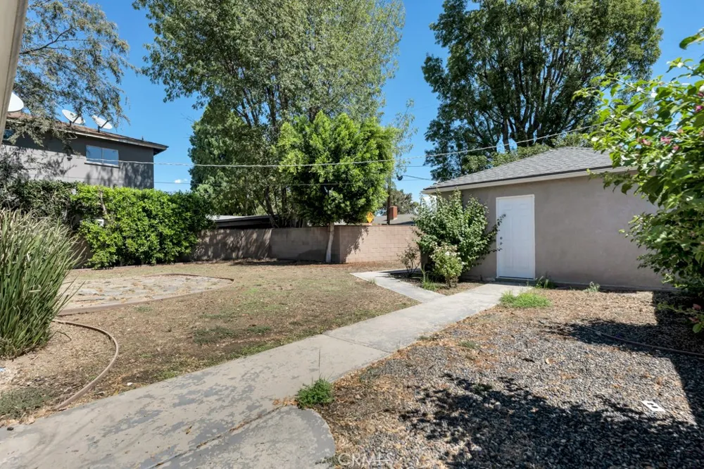 6056 Woodman Avenue Van Nuys, CA 91401