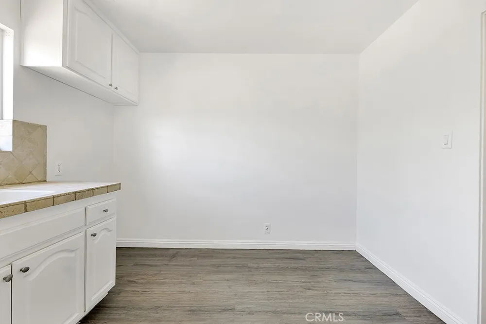 6056 Woodman Avenue Van Nuys, CA 91401