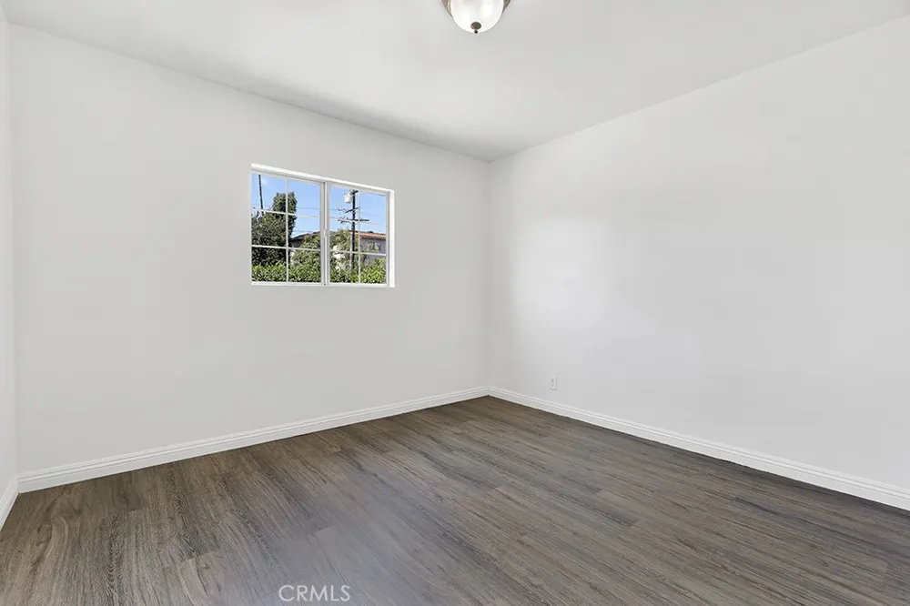 6056 Woodman Avenue Van Nuys, CA 91401