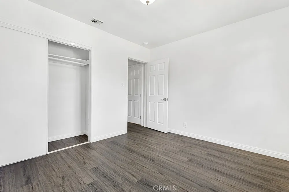 6056 Woodman Avenue Van Nuys, CA 91401