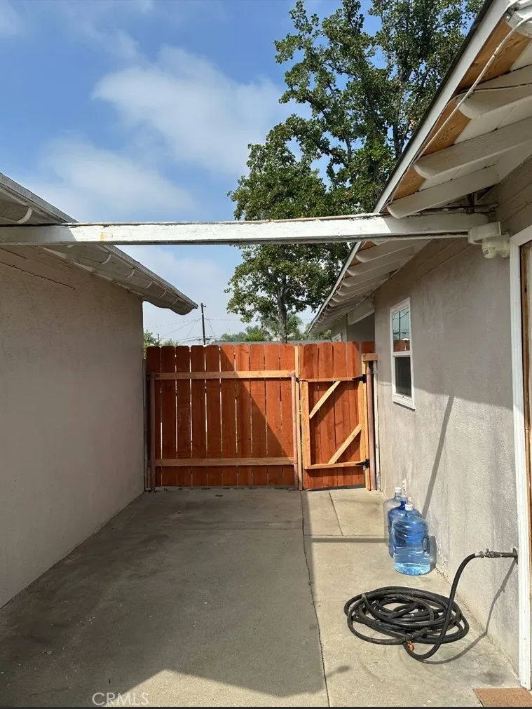 2490 Alder Pomona, CA 91767