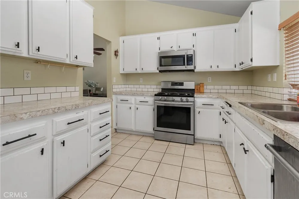 1004 Radka Beaumont, CA 92223