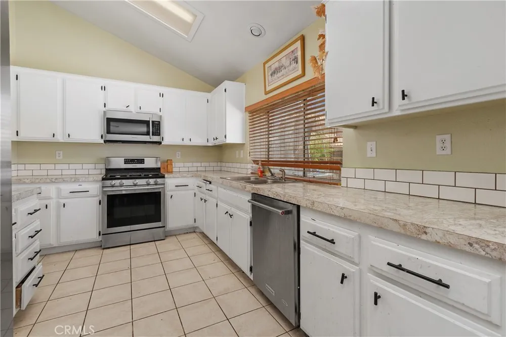 1004 Radka Beaumont, CA 92223