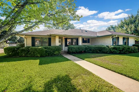 208 Edgewood Drive