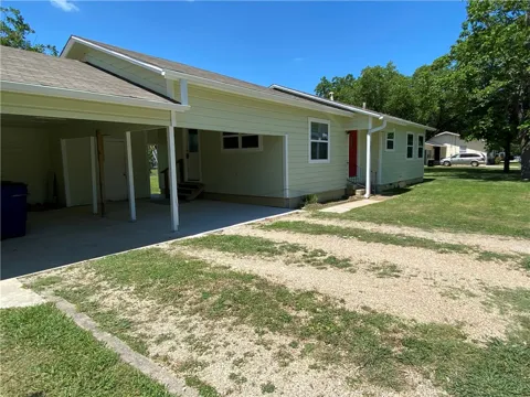 102 E Live Oak Street