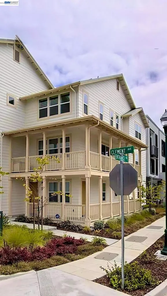 1826 Entrance Rd Alameda, CA 94501