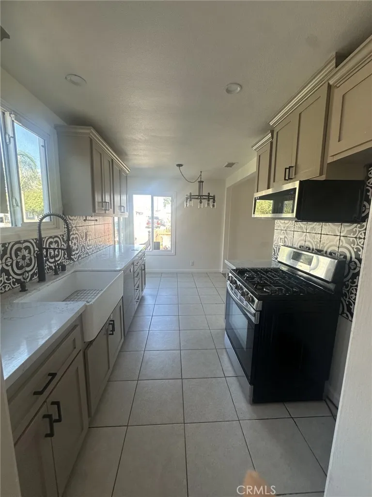 12109 Harvest Norwalk, CA 90650