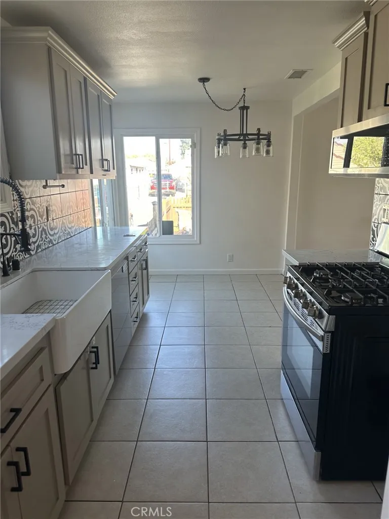 12109 Harvest Norwalk, CA 90650