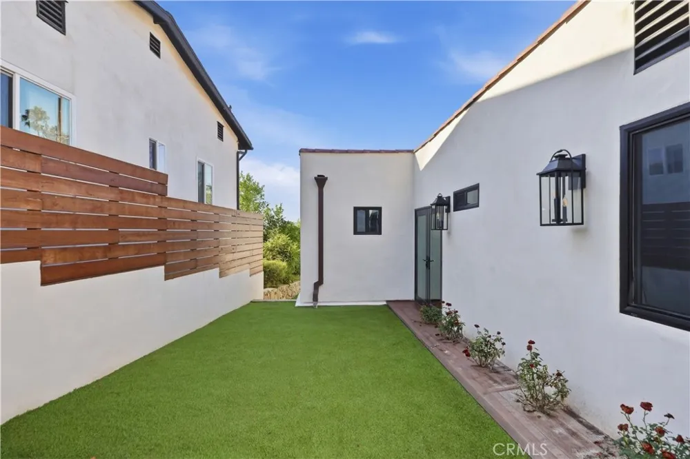 1222 Princeton Drive Glendale, CA 91205