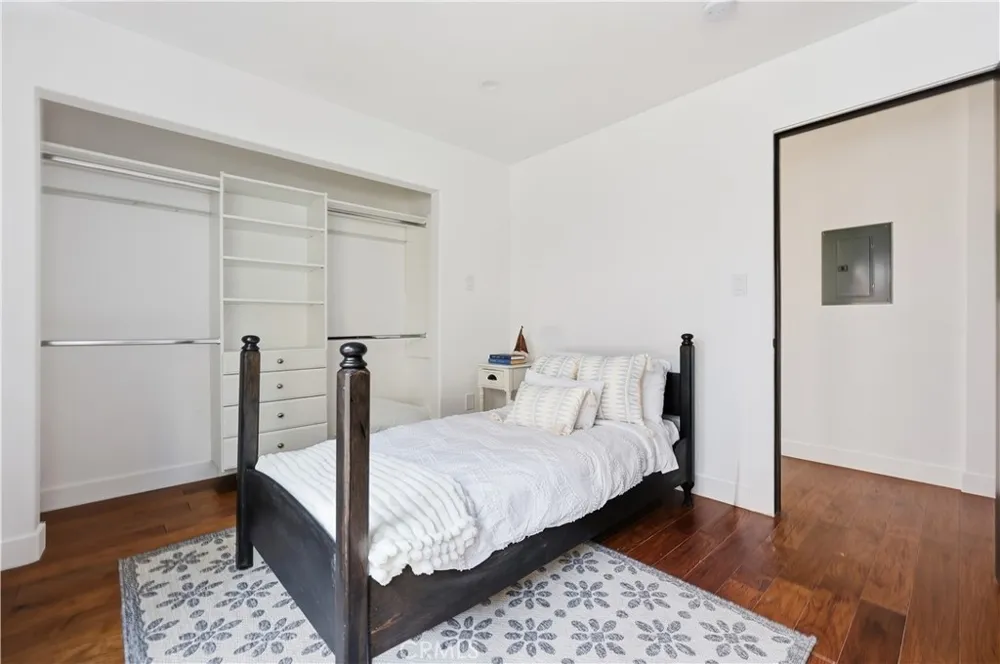 1222 Princeton Drive Glendale, CA 91205
