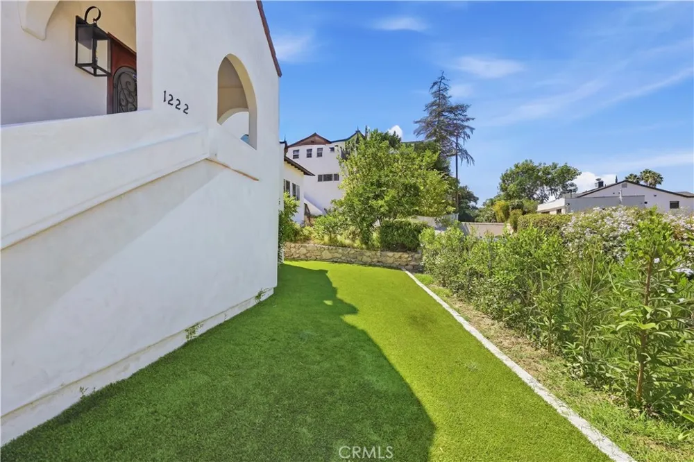1222 Princeton Drive Glendale, CA 91205