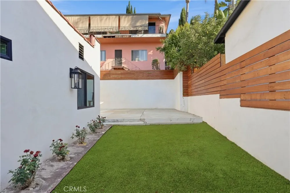 1222 Princeton Drive Glendale, CA 91205