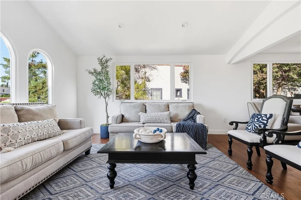 1222 Princeton Drive Glendale, CA 91205