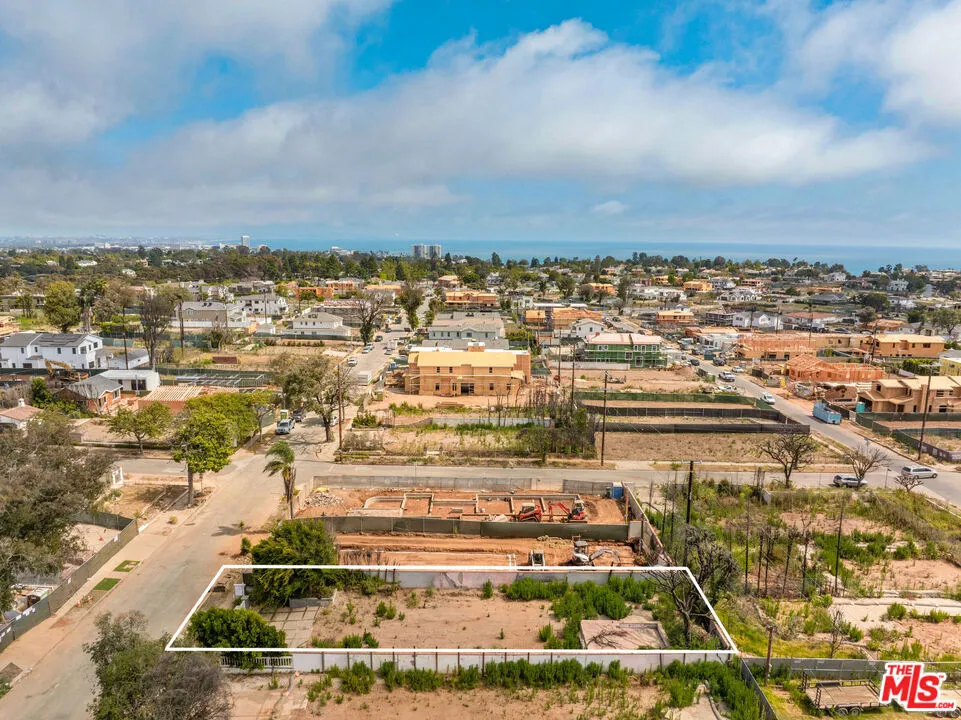 911 Hartzell Street Pacific Palisades, CA 90272