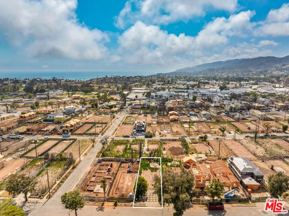 911 Hartzell Street Pacific Palisades, CA 90272
