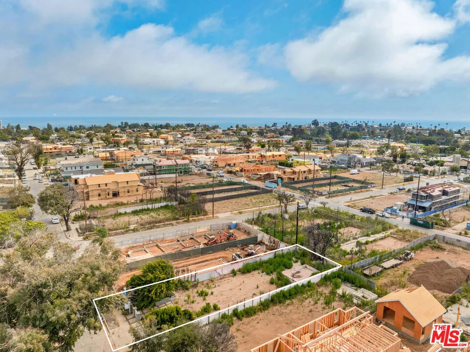 911 Hartzell Street Pacific Palisades, CA 90272