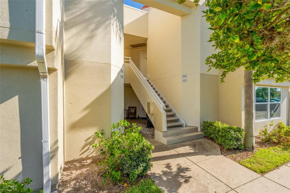 6191 BAHIA DEL MAR BOULEVARD #202 St Petersburg, FL 33715