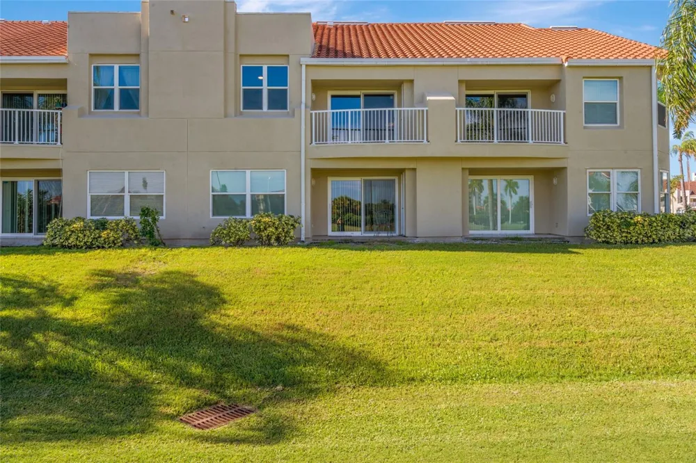 6191 BAHIA DEL MAR BOULEVARD #202 St Petersburg, FL 33715