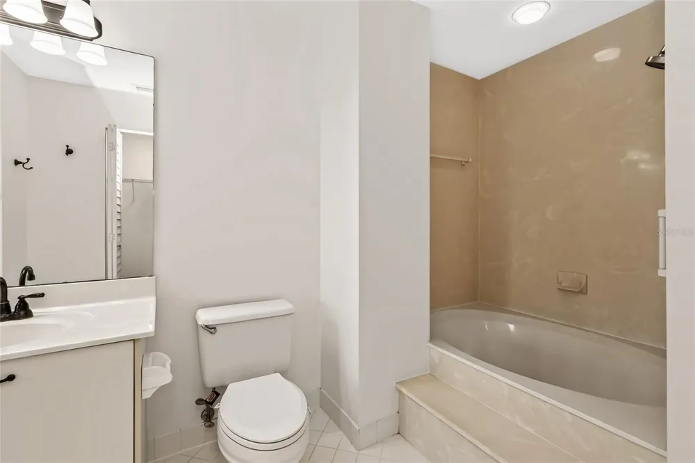 6191 BAHIA DEL MAR BOULEVARD #202 St Petersburg, FL 33715