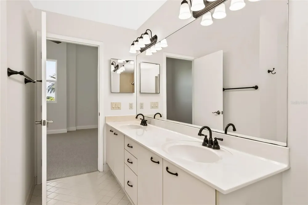 6191 BAHIA DEL MAR BOULEVARD #202 St Petersburg, FL 33715