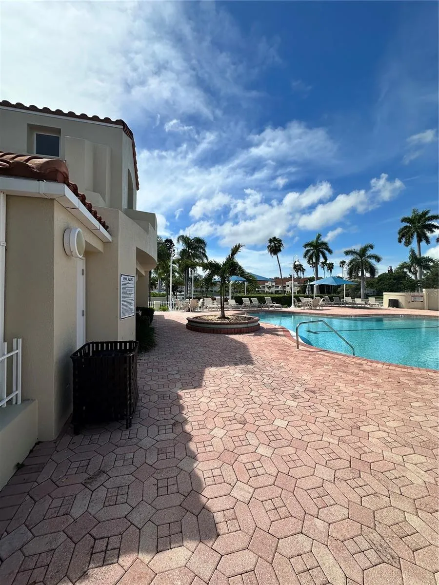 6191 BAHIA DEL MAR BOULEVARD #202 St Petersburg, FL 33715