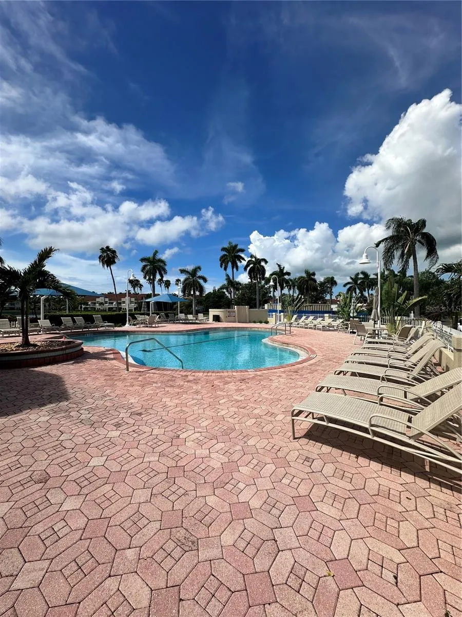6191 BAHIA DEL MAR BOULEVARD #202 St Petersburg, FL 33715