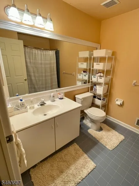 67 Woodmont Dr Randolph, NJ 07869