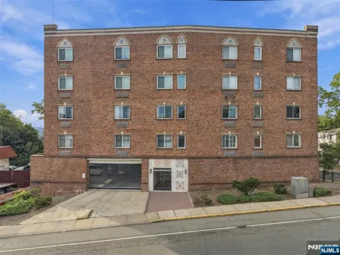 399 11th Street 206