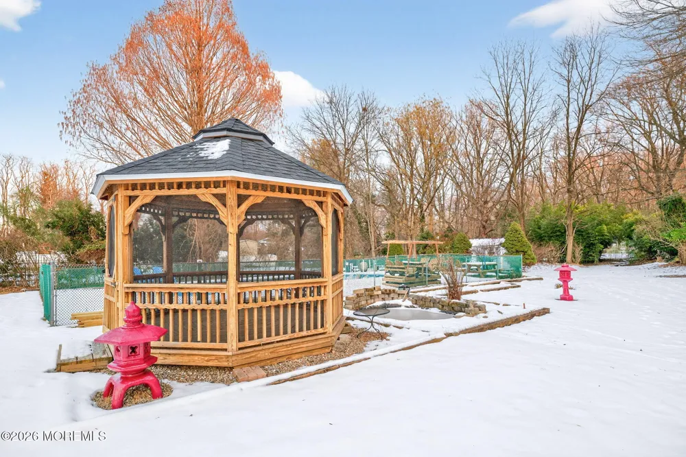 6 Storer Court Morganville, NJ 07751