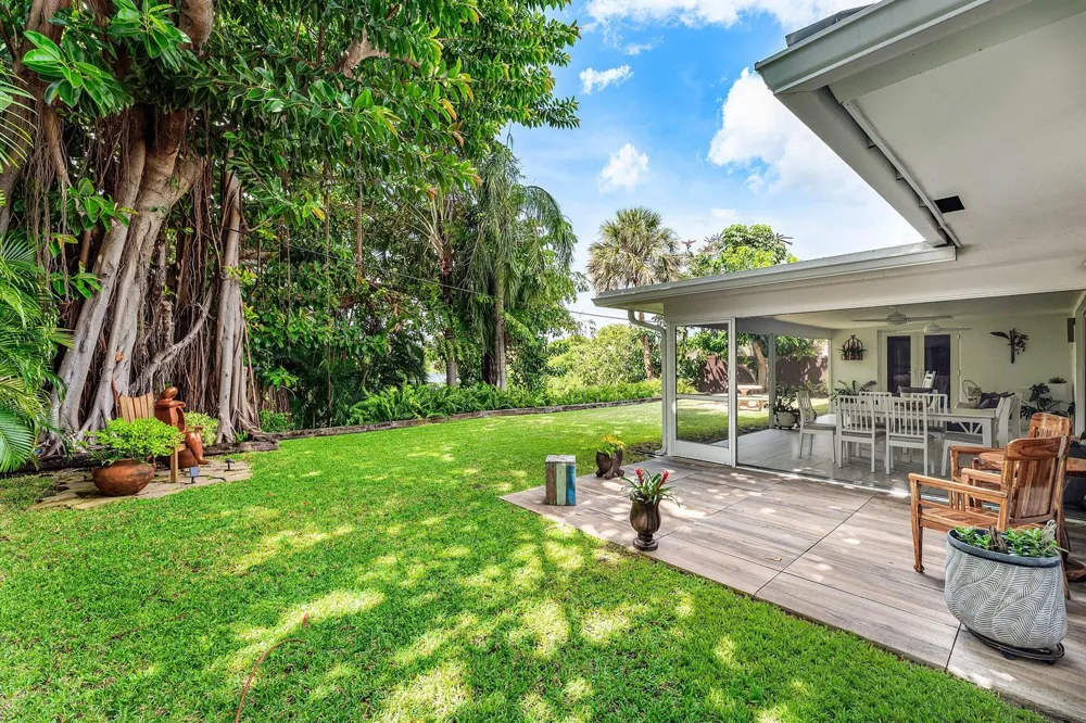 545 NW 7th Street Boca Raton, FL 33432