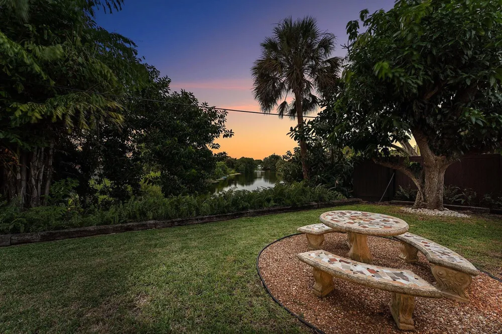 545 NW 7th Street Boca Raton, FL 33432