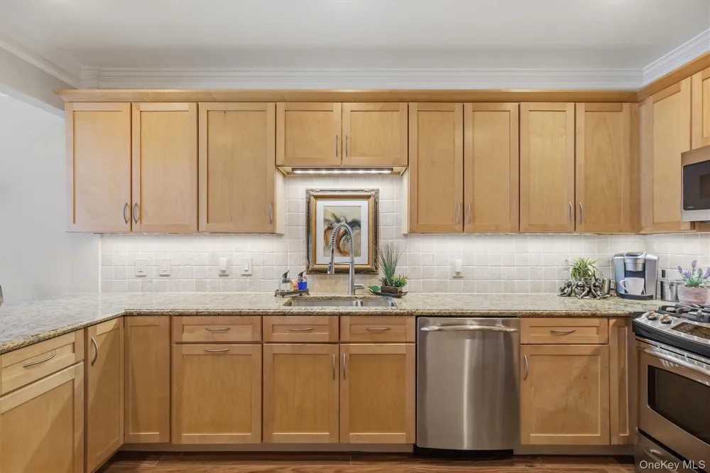 323 Trump Park Shrub Oak, NY 10588
