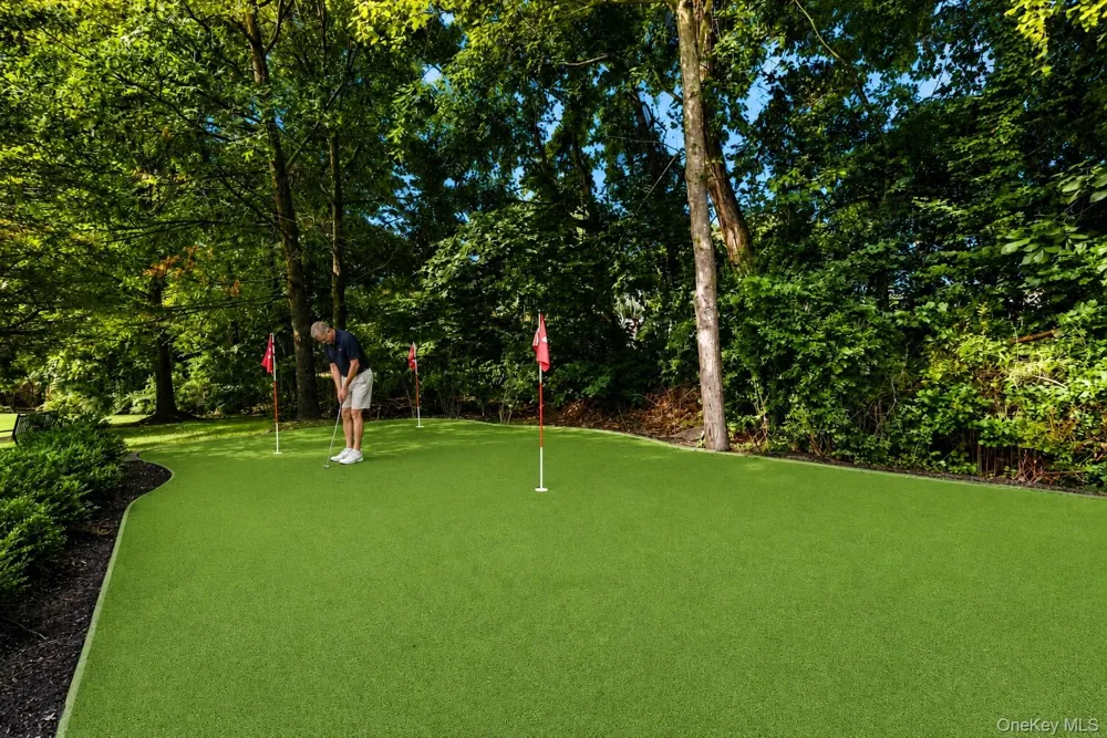 323 Trump Park Shrub Oak, NY 10588