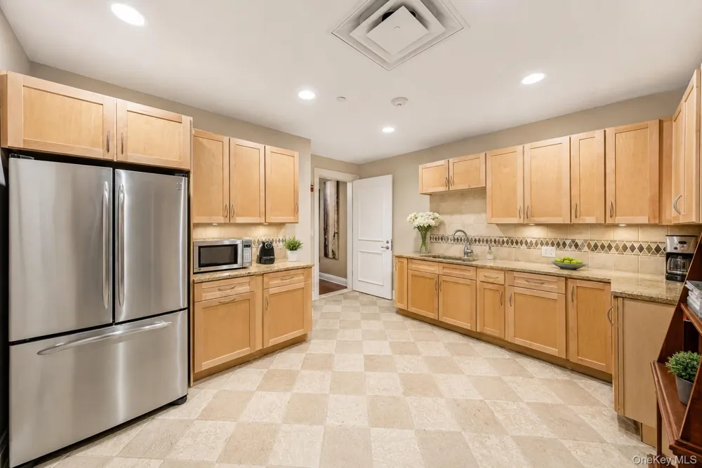 323 Trump Park Shrub Oak, NY 10588