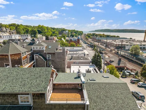 27 Buckhout Street #10