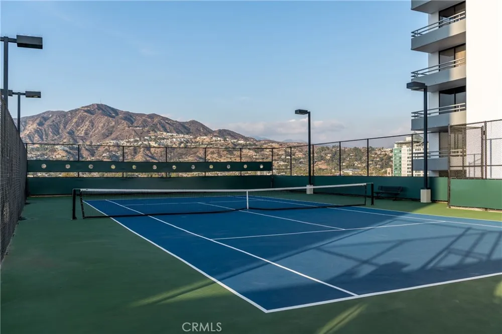 343 Pioneer Drive #1404 Glendale, CA 91203