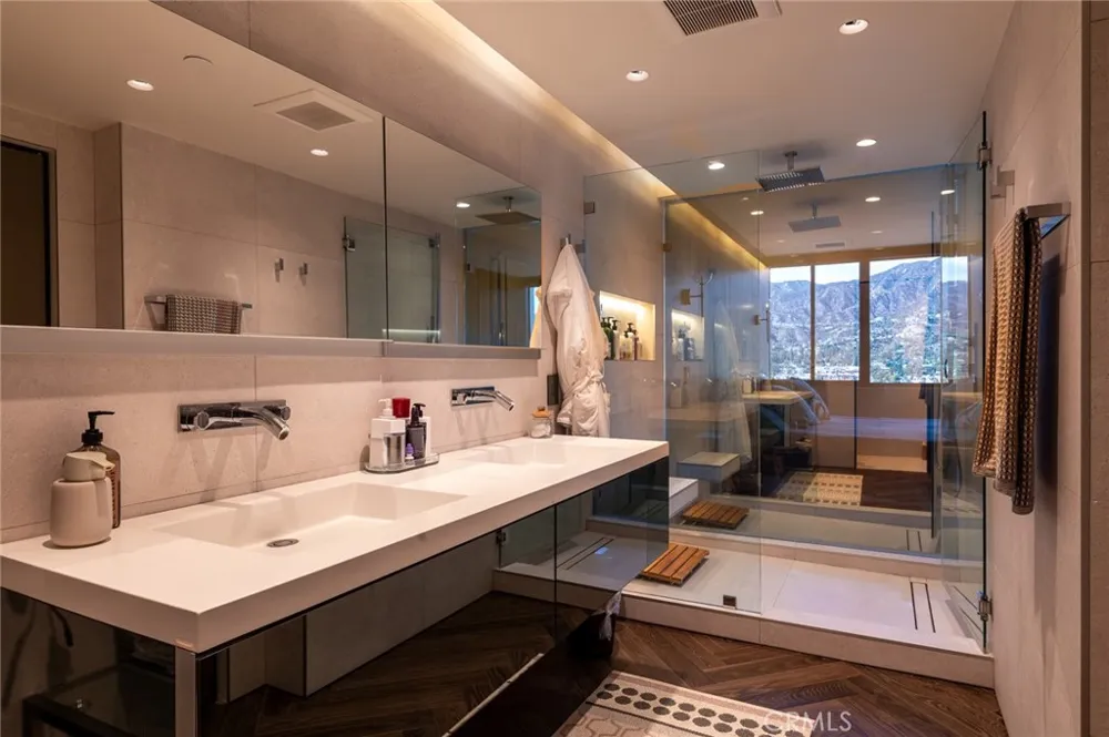 343 Pioneer Drive #1404 Glendale, CA 91203
